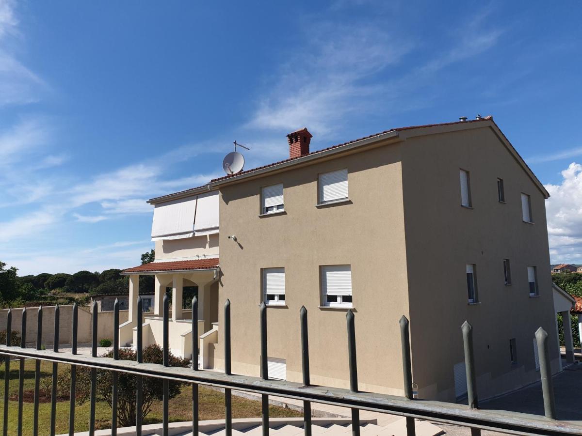 Apartments With A Parking Space Valbandon, Fazana - 7296 Štinjan Extérieur photo