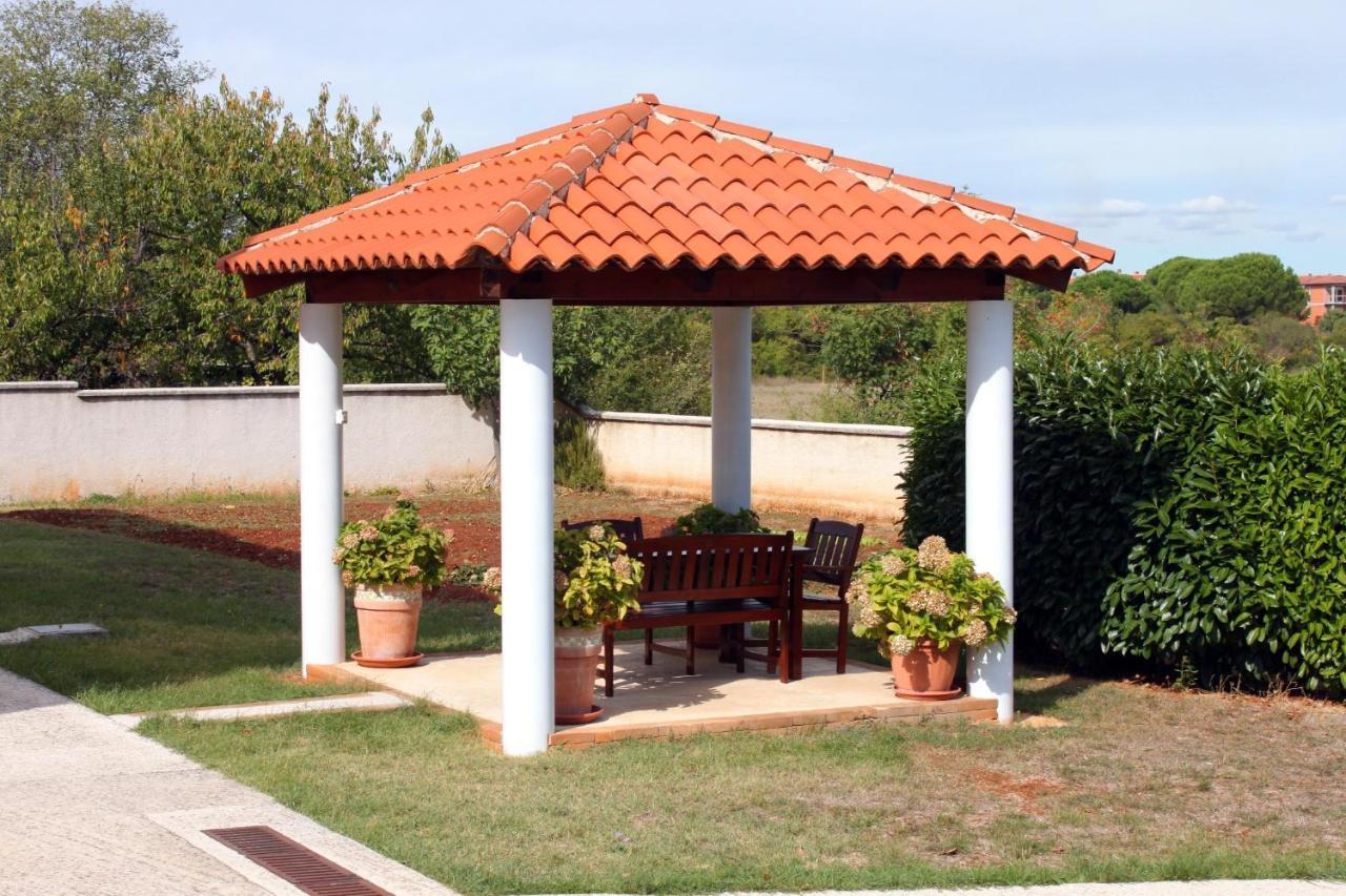 Apartments With A Parking Space Valbandon, Fazana - 7296 Štinjan Extérieur photo